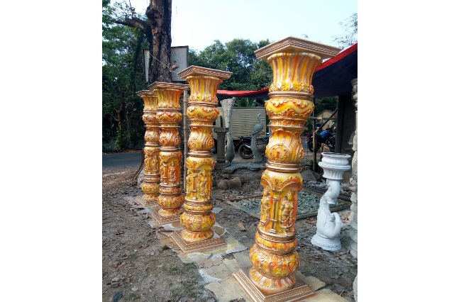 Fiberglass pillars in yellow Finish