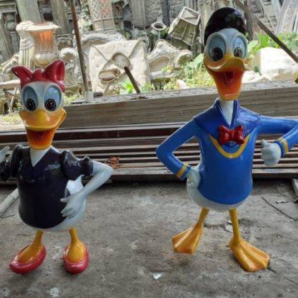 Donald Duck Cartoon Statue